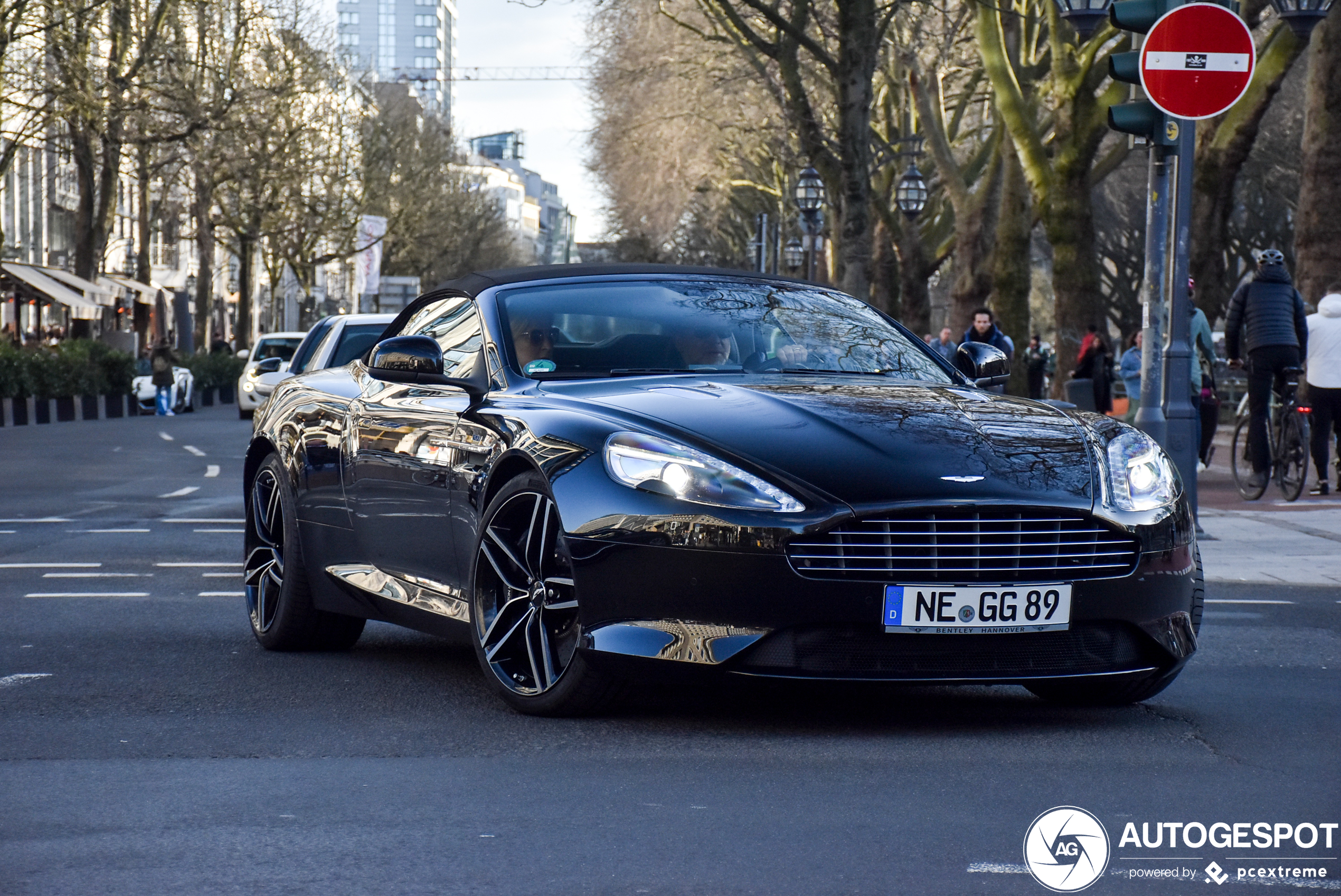 Aston Martin DB9 Volante 2013