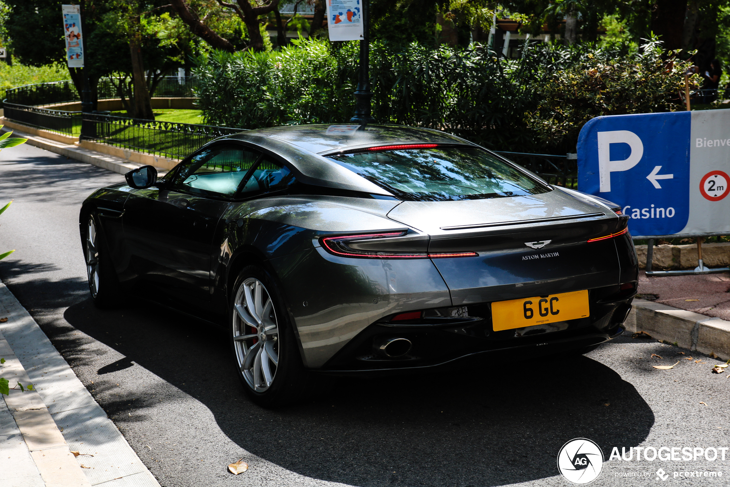 Aston Martin DB11 AMR