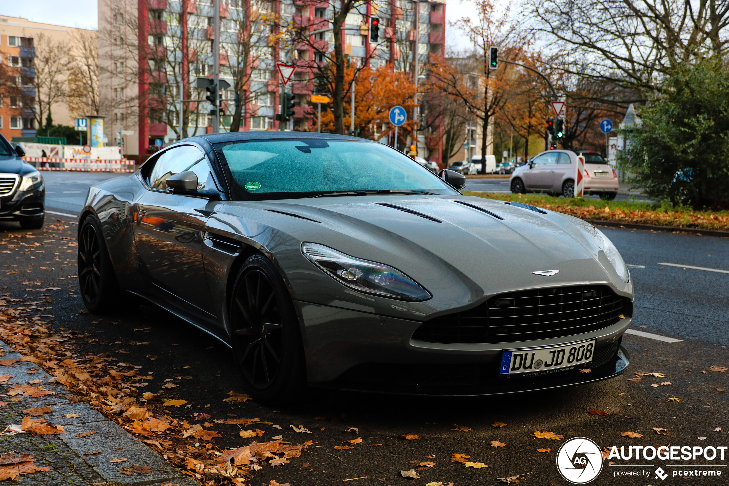 Aston Martin DB11 AMR