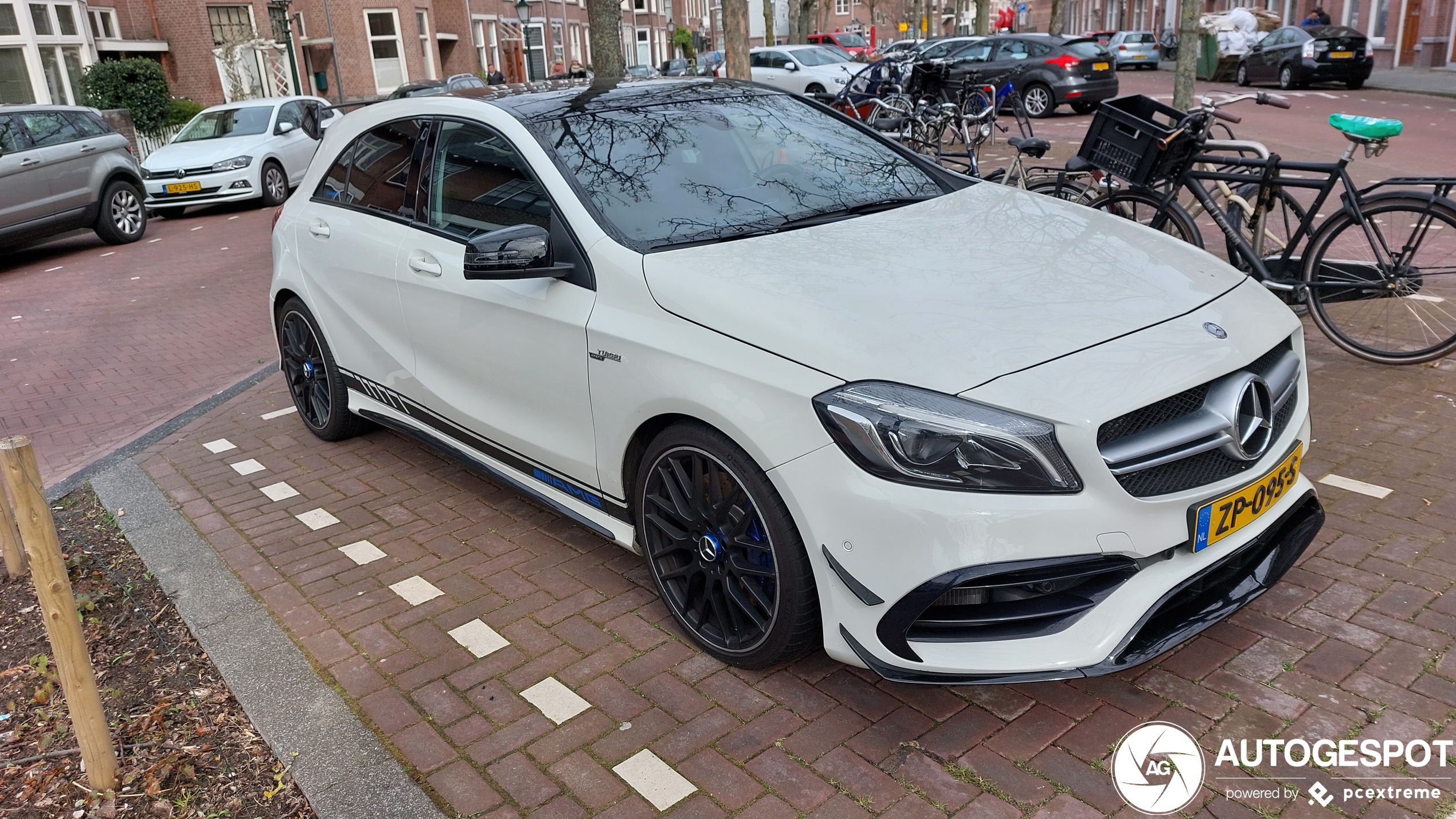 Mercedes-AMG A 45 W176 2015