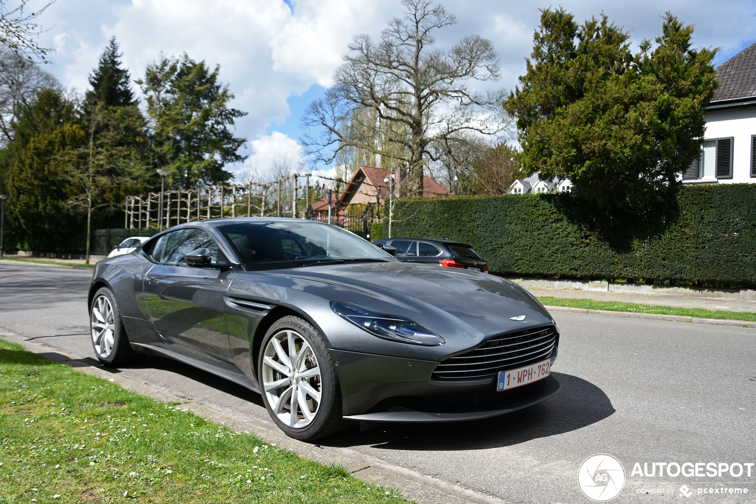 Aston Martin DB11 V8