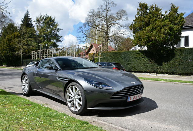 Aston Martin DB11 V8