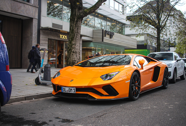 Lamborghini Aventador S LP740-4