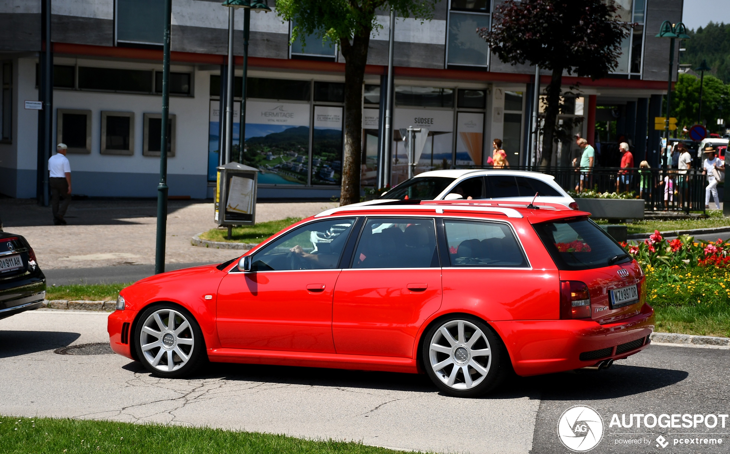 AUDI RS4 AVANT QUATTRO (B5/8D) CAR 1:43 BRAND NEW RARE