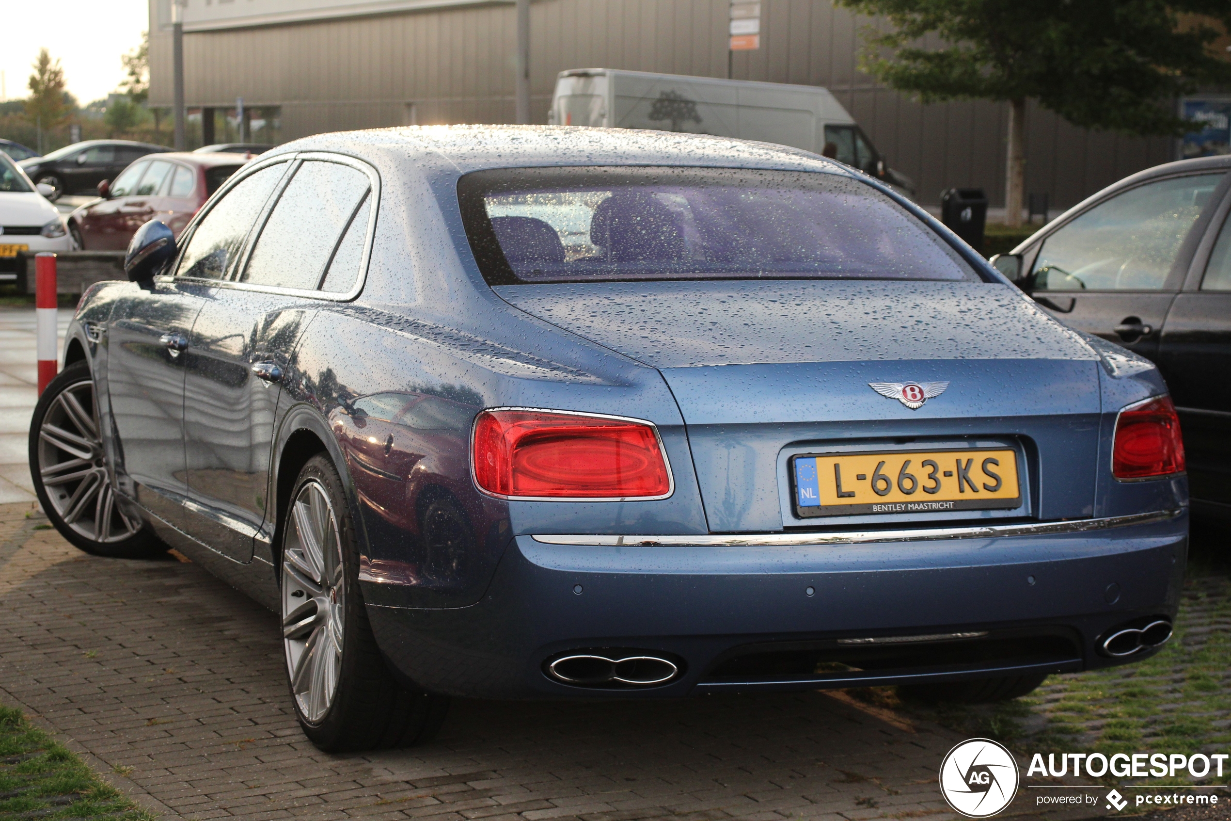 Bentley Flying Spur V8