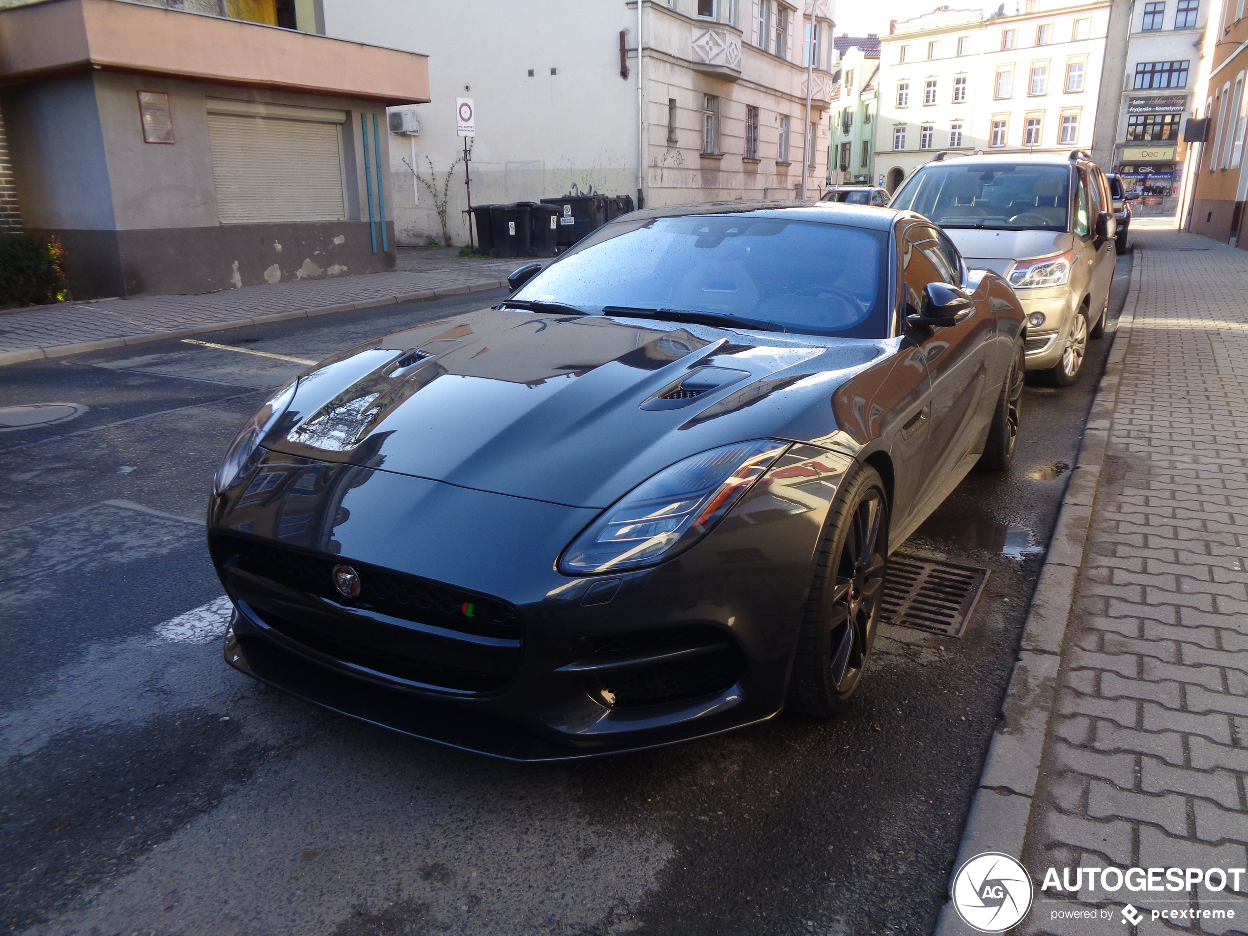 Jaguar F-TYPE R Coupé 2017