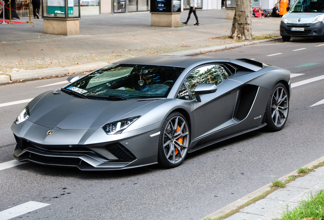 Lamborghini Aventador S LP740-4