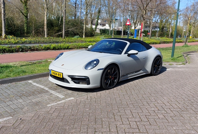 Porsche 992 Carrera 4S Cabriolet