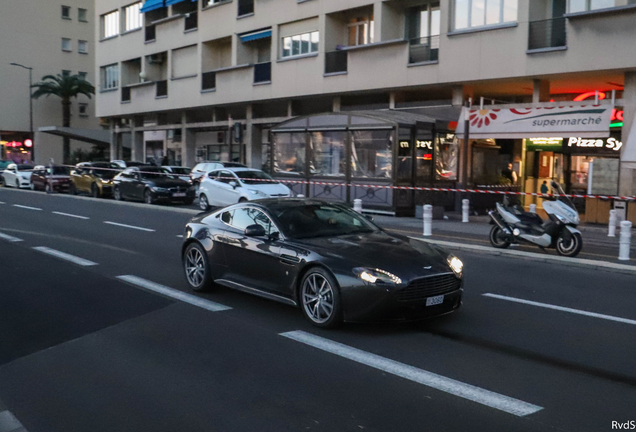 Aston Martin V12 Vantage