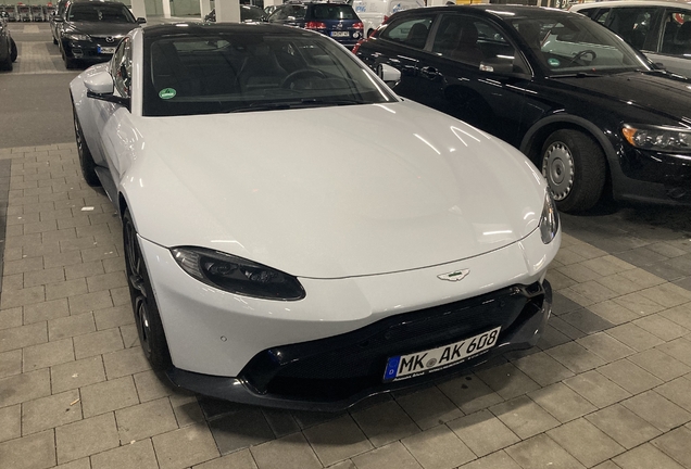 Aston Martin V8 Vantage 2018