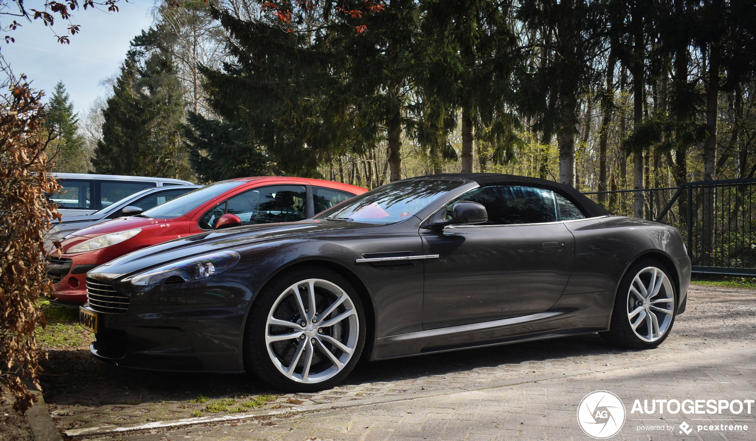 Aston Martin DBS Volante