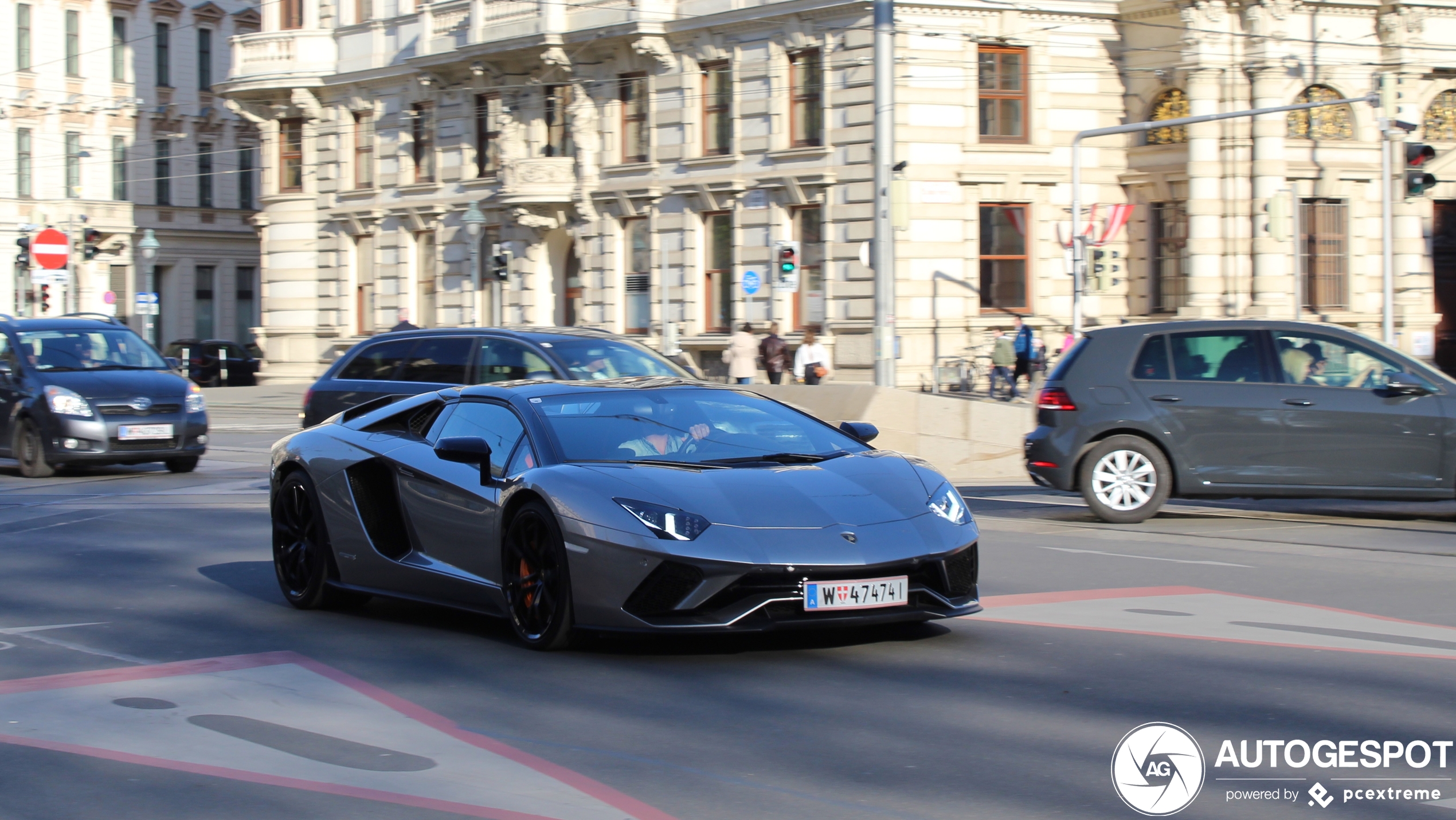 Lamborghini Aventador S LP740-4 Roadster