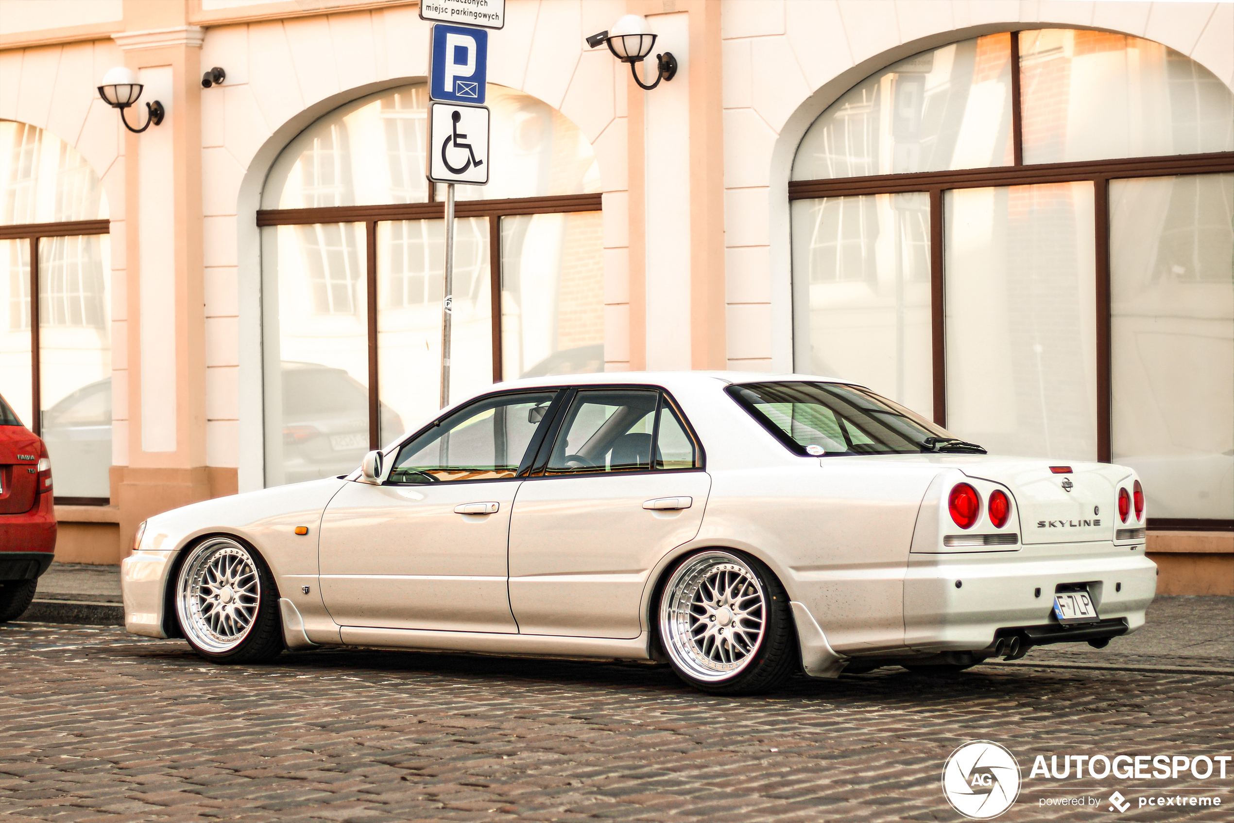 Nissan Skyline R34 Sedan