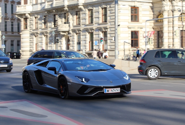 Lamborghini Aventador S LP740-4 Roadster