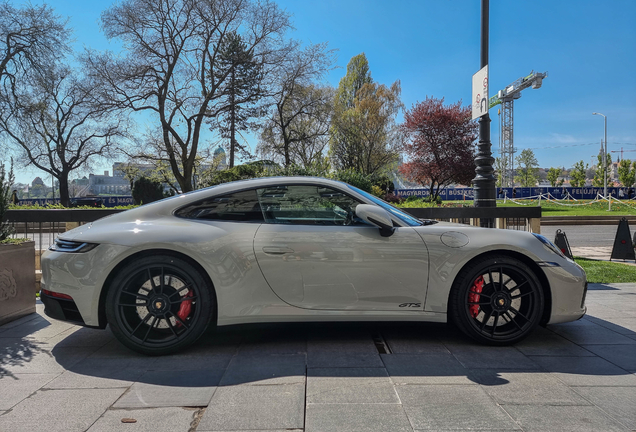 Porsche 992 Carrera 4 GTS