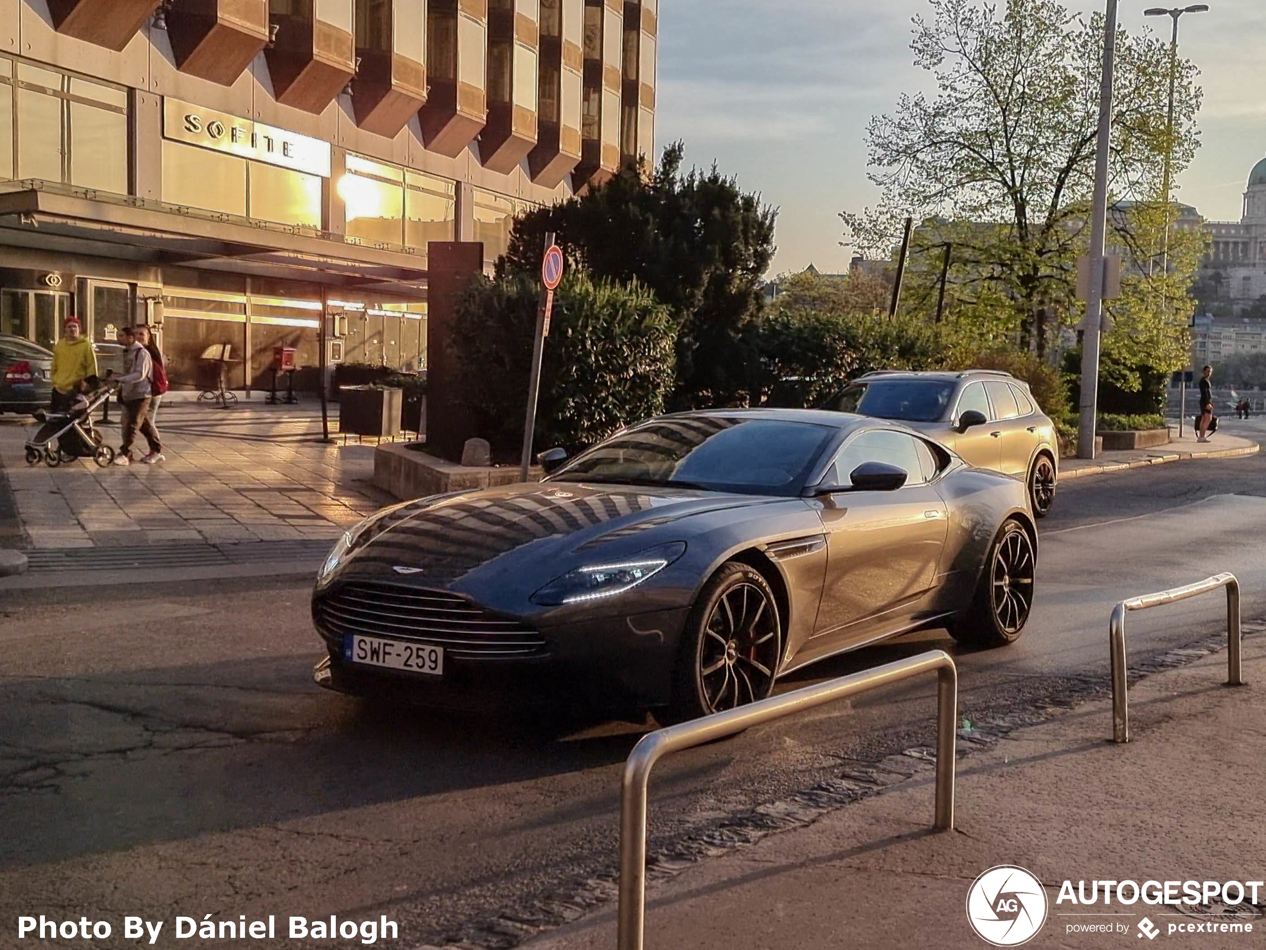 Aston Martin DB11 V8