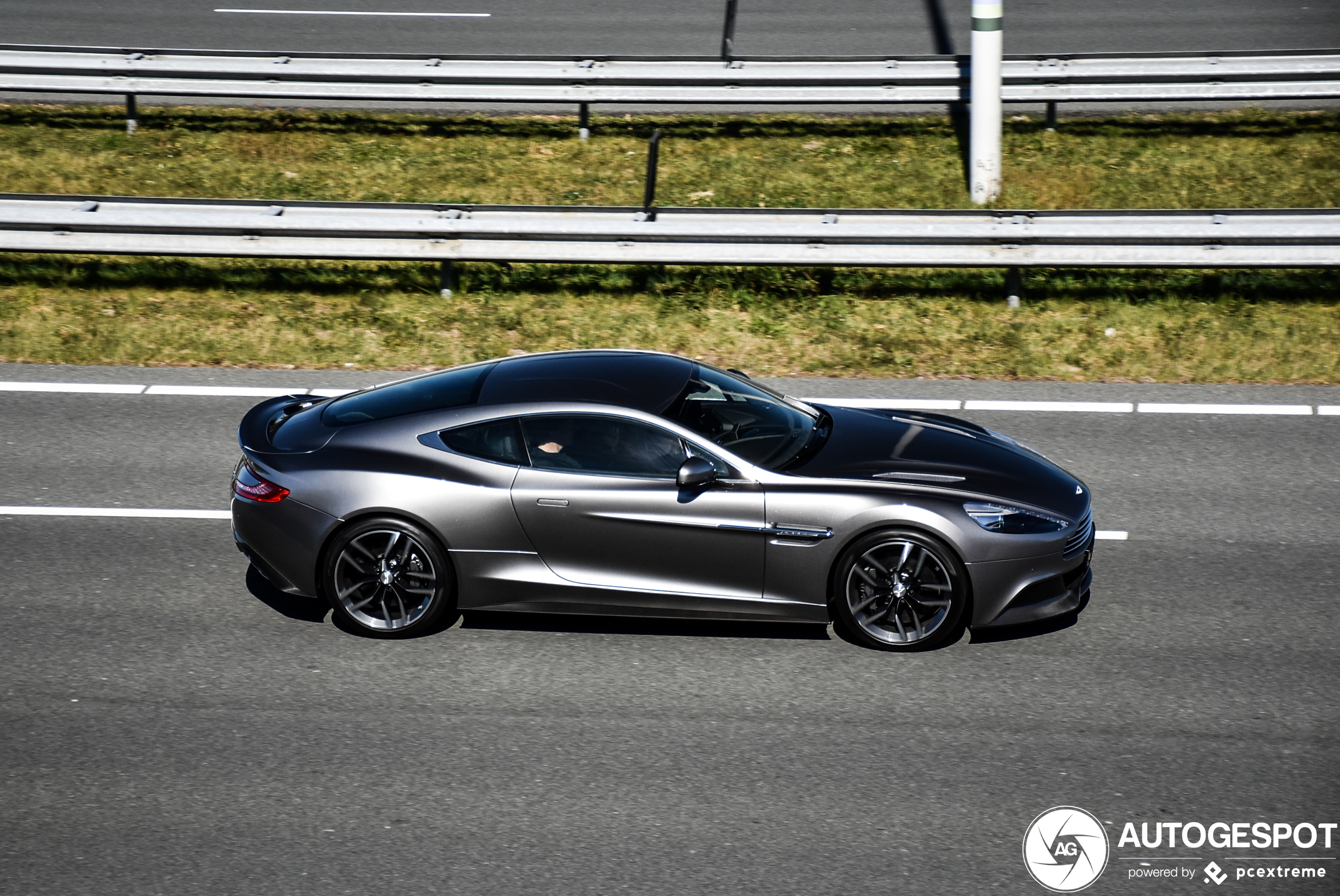 Aston Martin Vanquish 2013