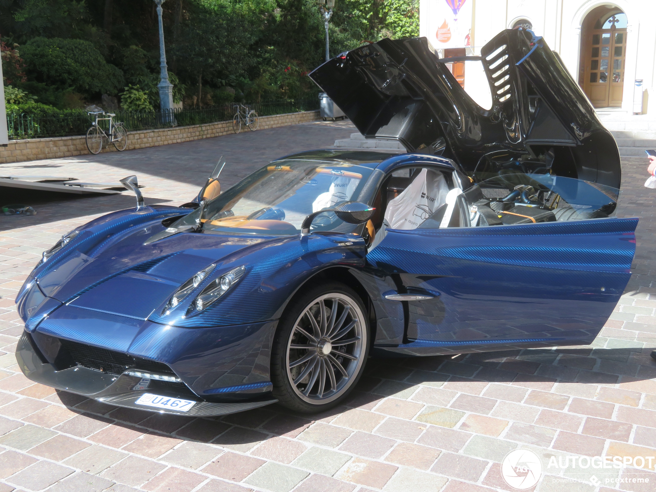 Spik en span afgeleverd in Monaco: Pagani Huayra Roadster