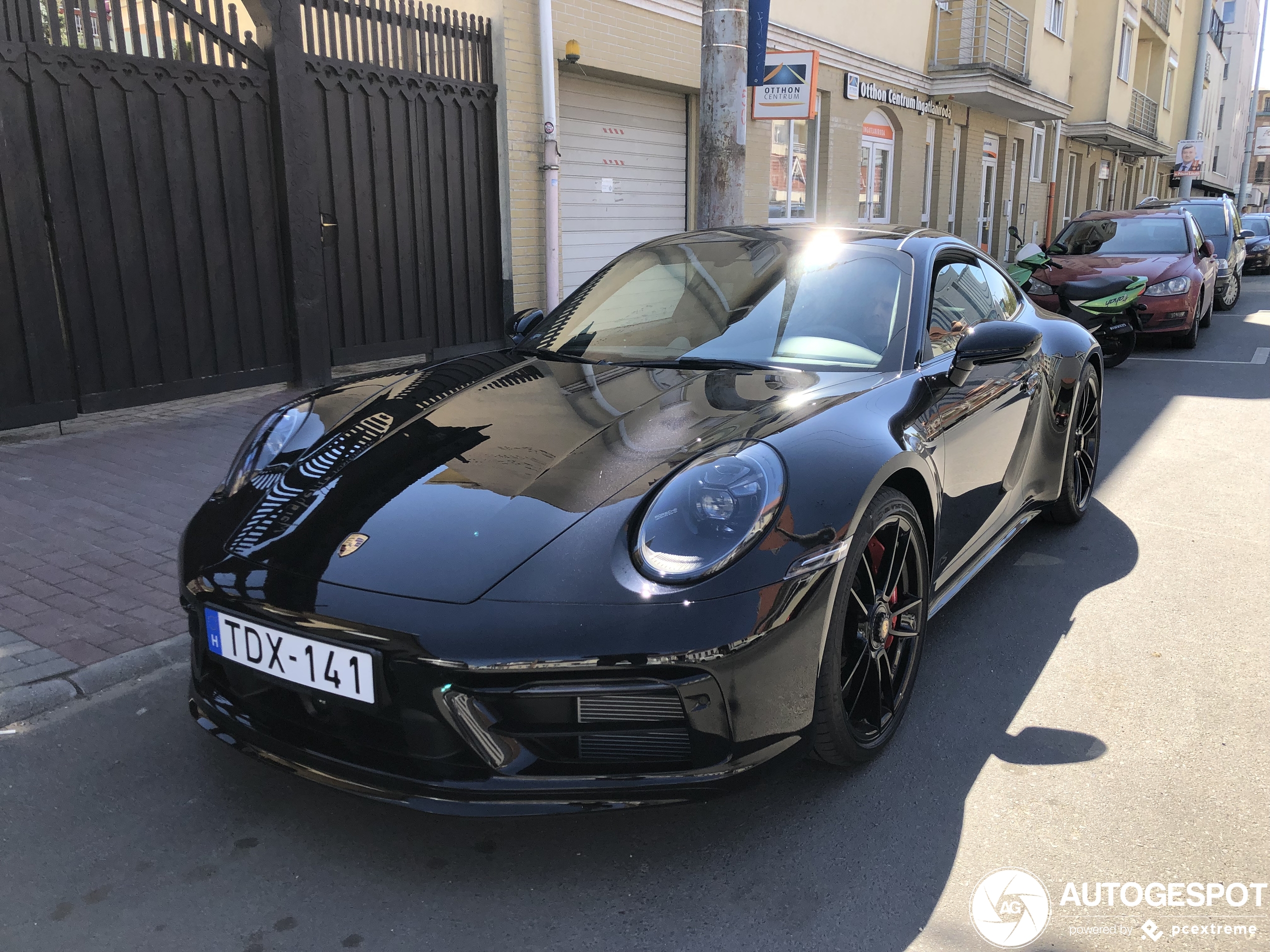 Porsche 992 Carrera 4 GTS