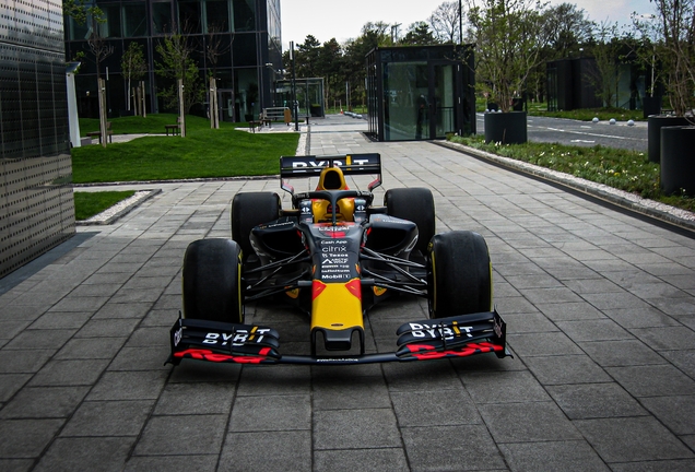 Red Bull Racing RB13