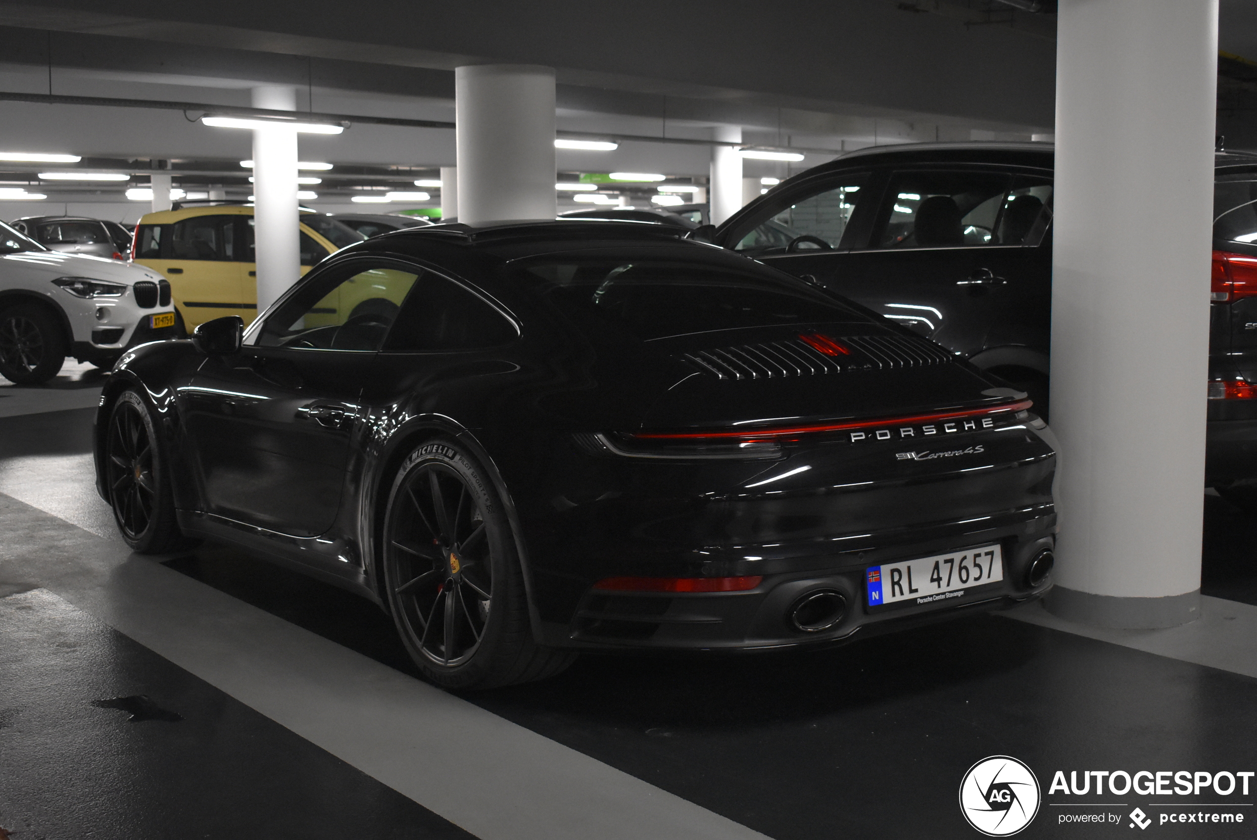 Porsche 992 Carrera 4S