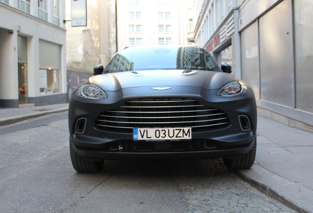 Aston Martin DBX