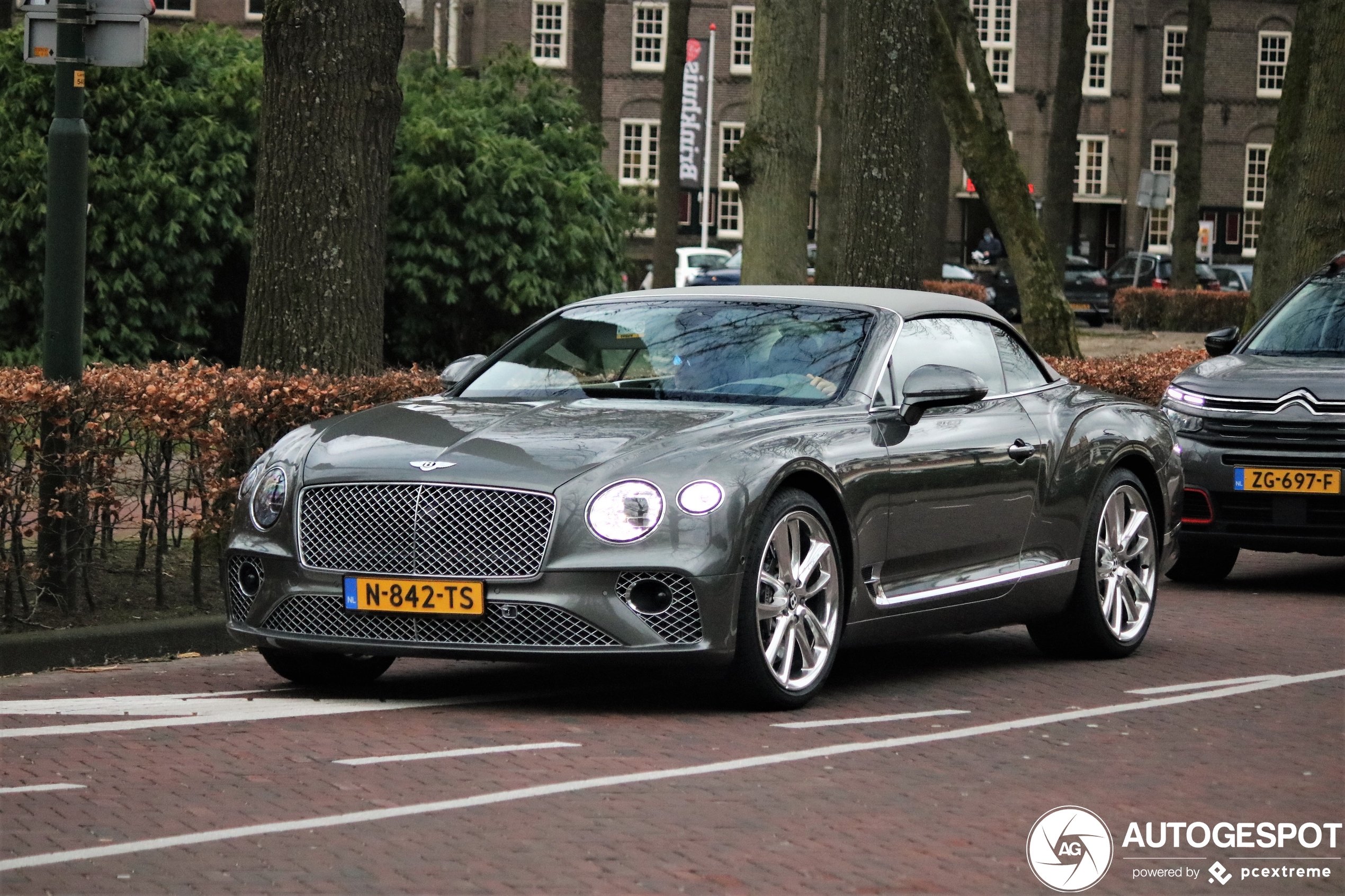 Bentley Continental GTC V8 2020