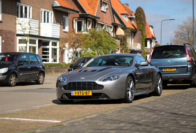 Aston Martin V12 Vantage