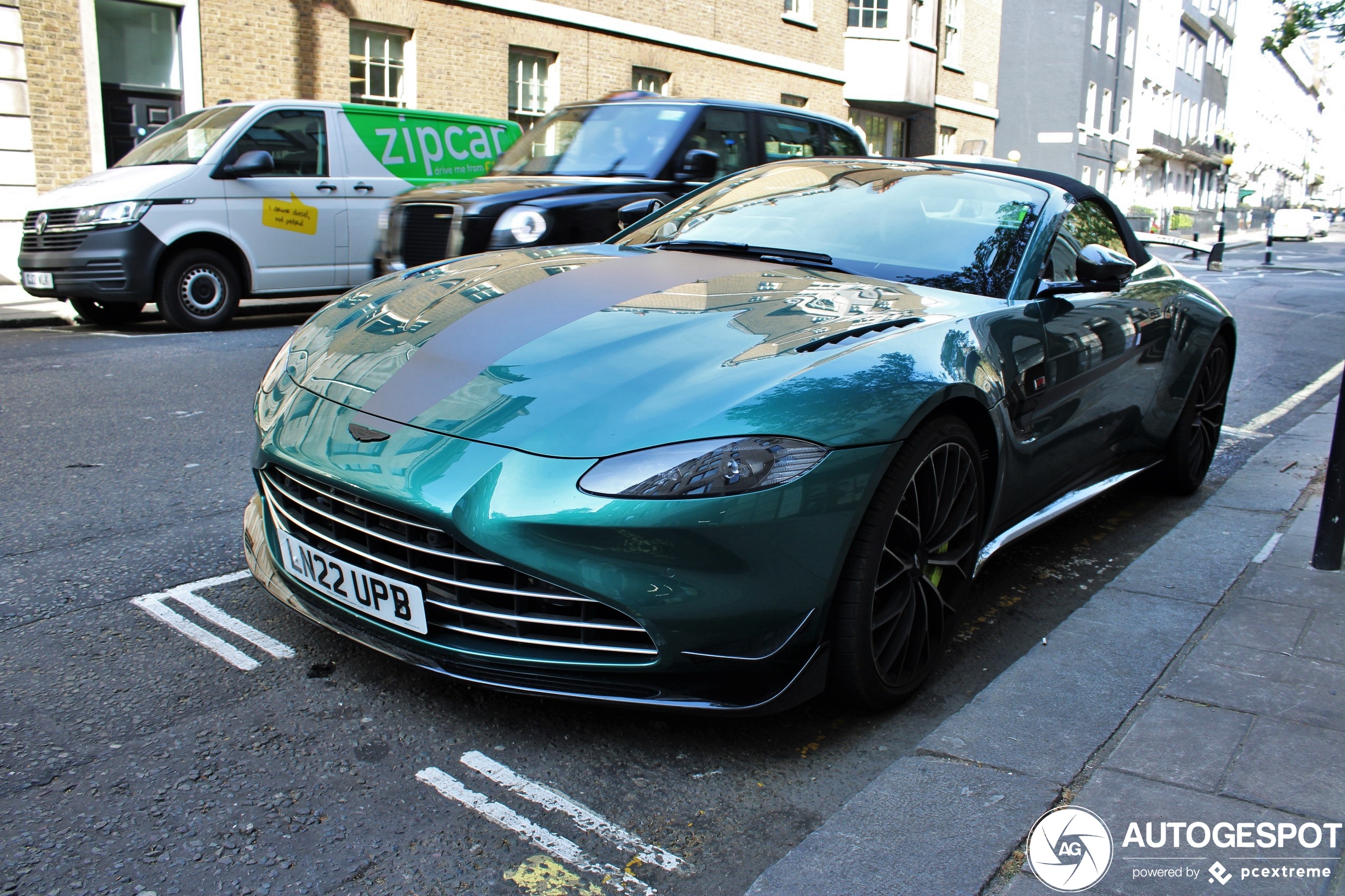 Aston Martin V8 Vantage Formula 1 Edition Roadster