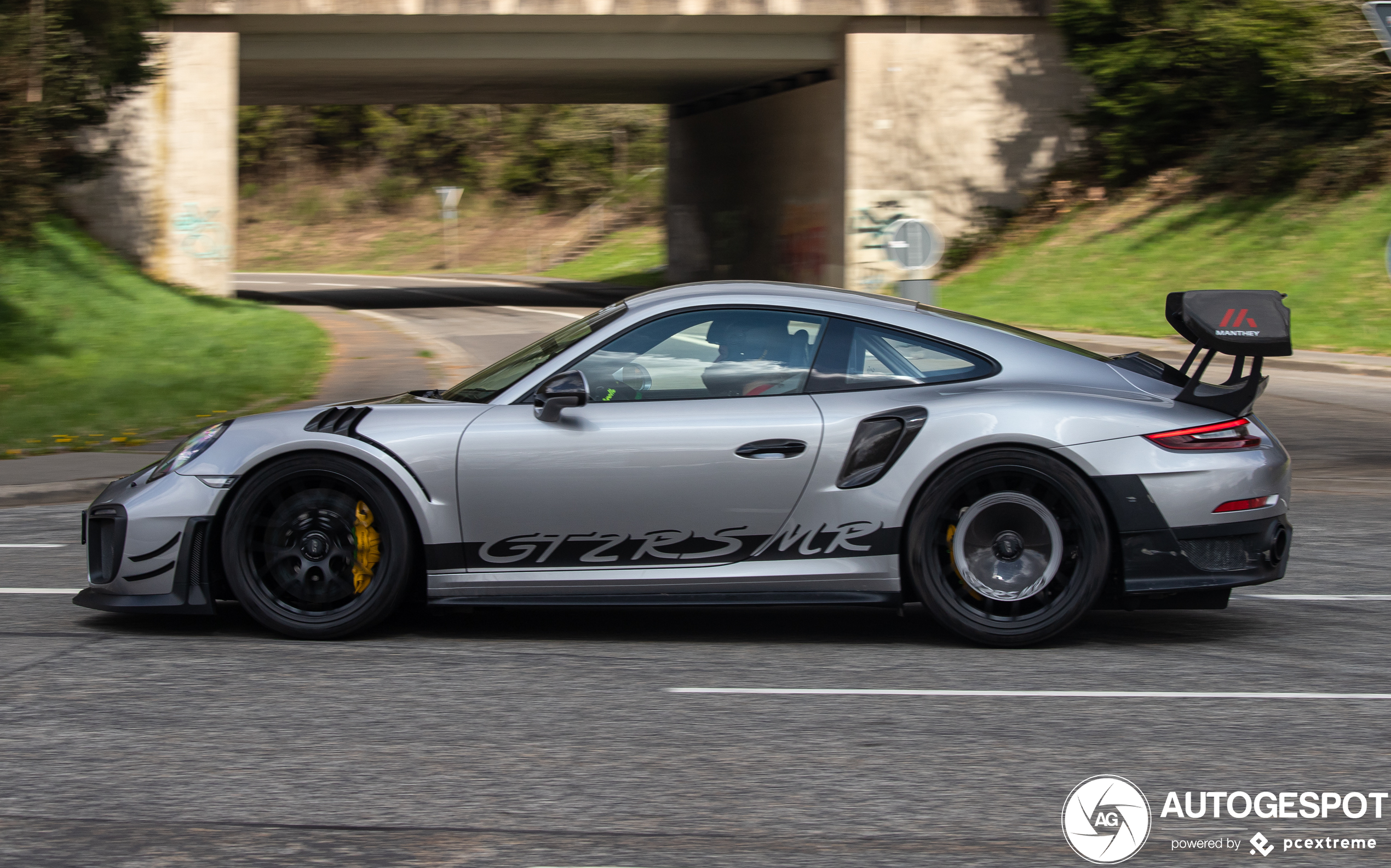 Porsche Manthey Racing 991 GT2 RS MR