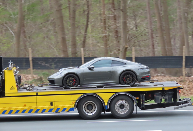 Porsche 992 Carrera 4S