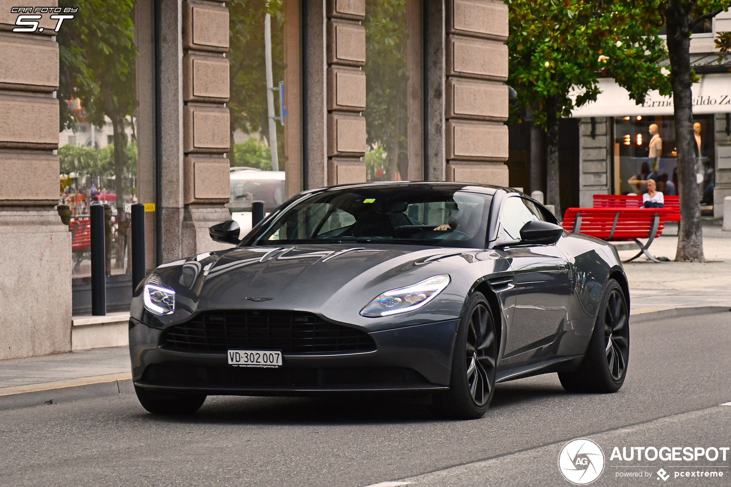 Aston Martin DB11