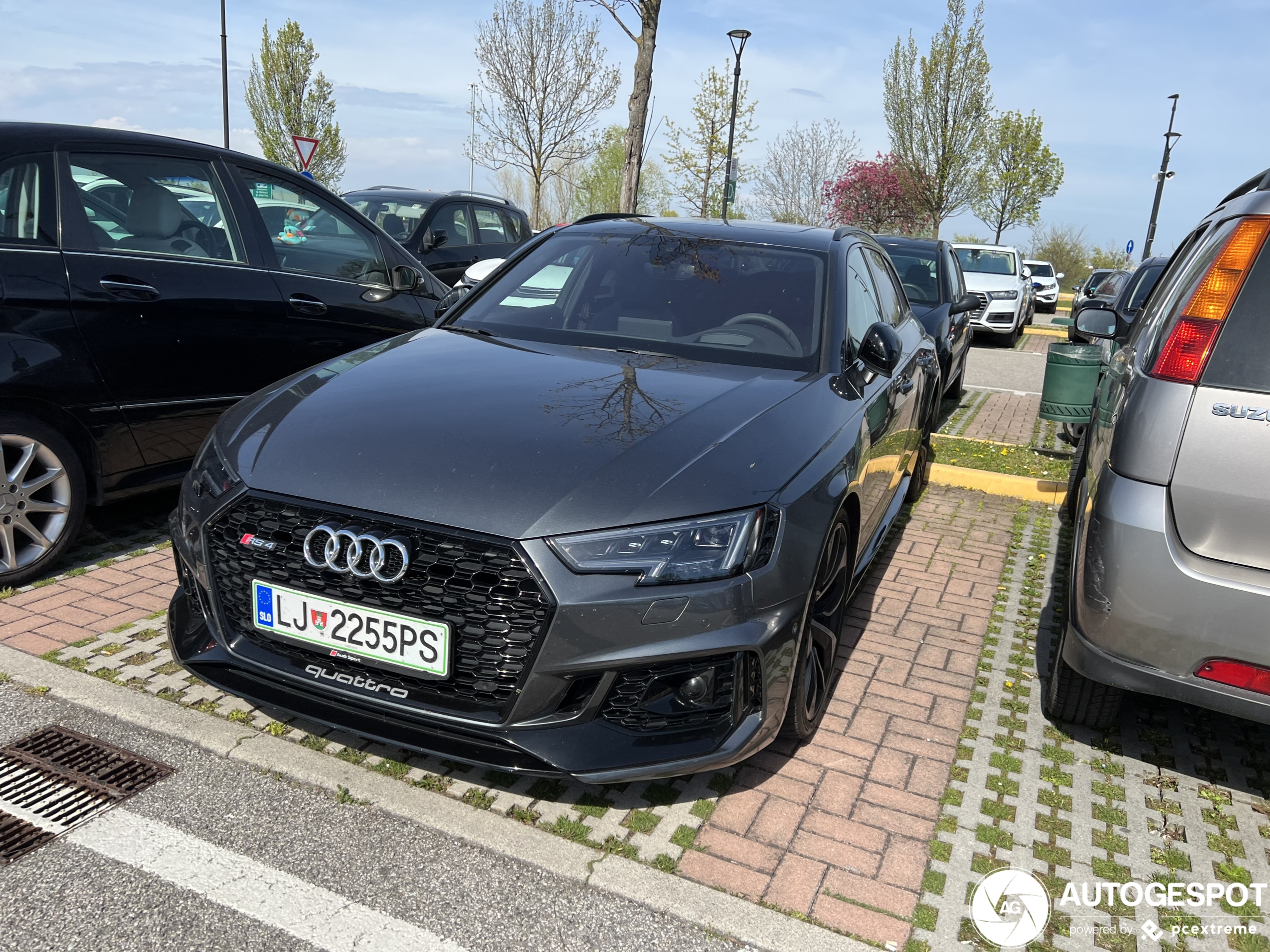 Audi RS4 Avant B9