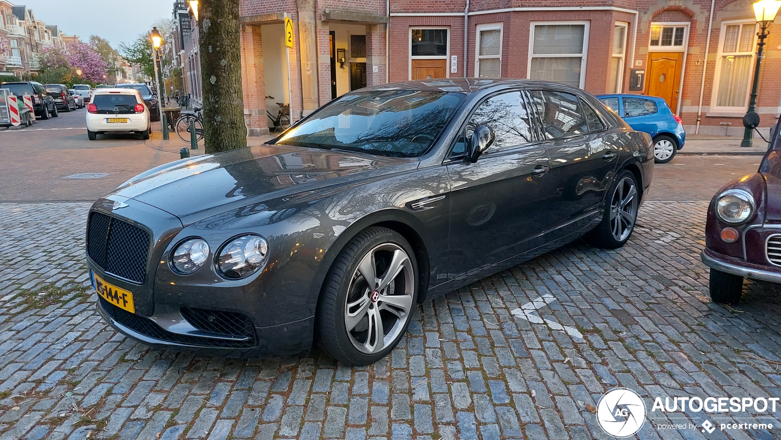 Bentley Flying Spur V8 S