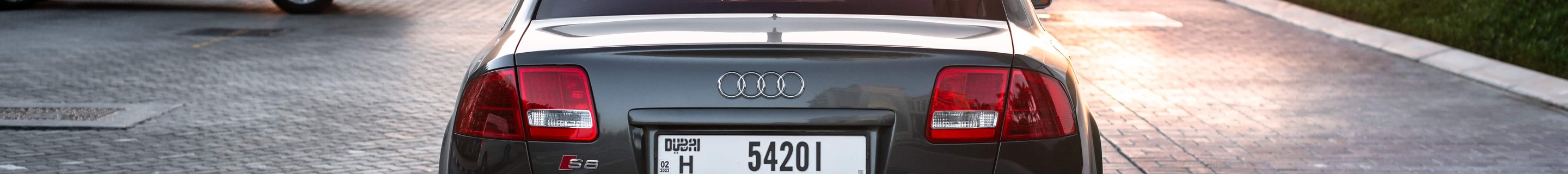 Audi S8 D3