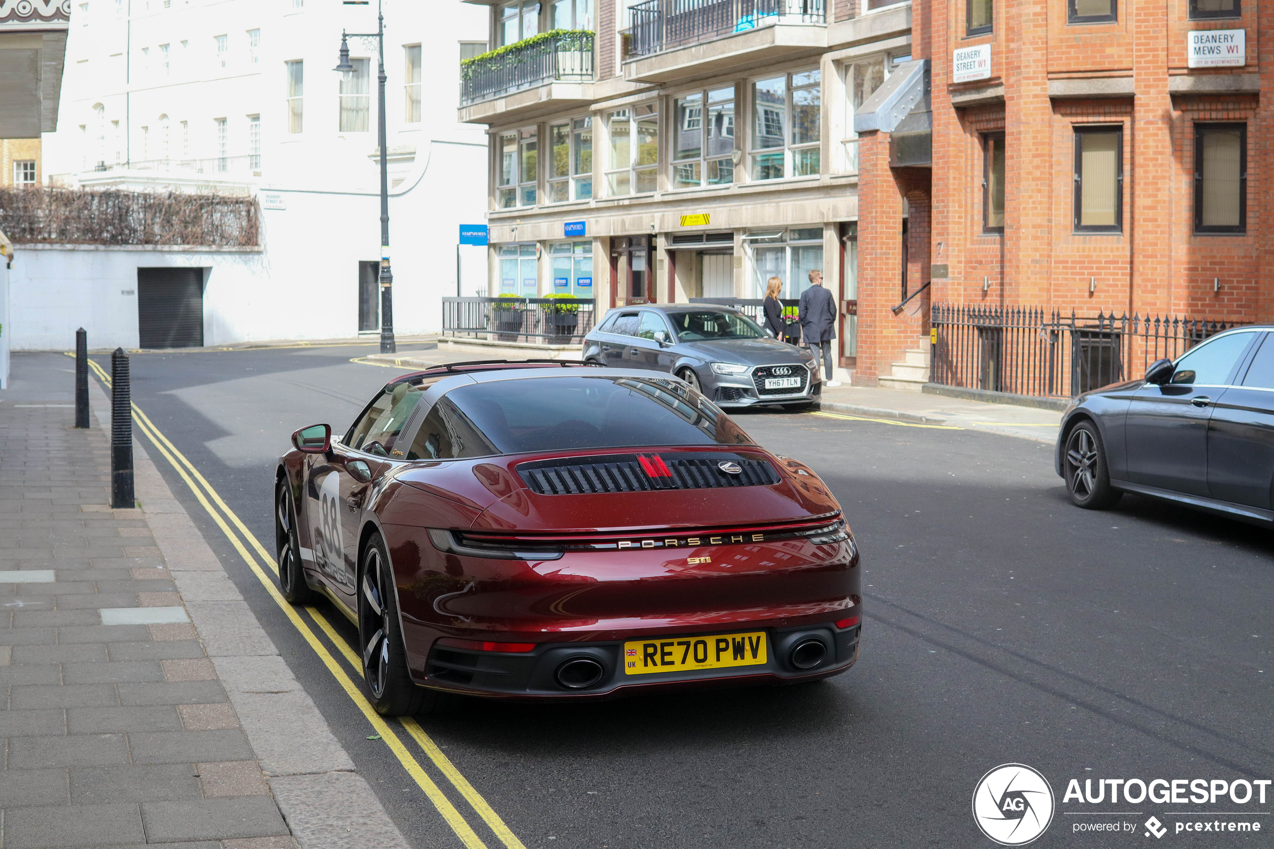 Porsche 992 Targa 4S Heritage Design Edition