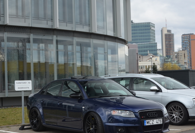 Audi RS4 Sedan