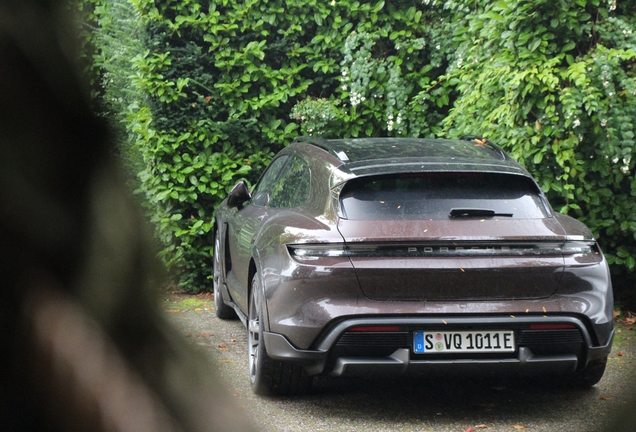 Porsche Taycan Turbo S Cross Turismo