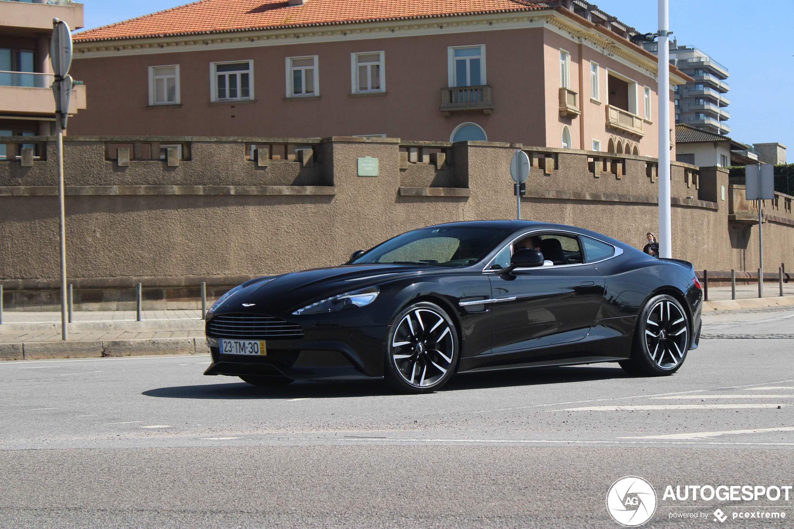 Aston Martin Vanquish 2013