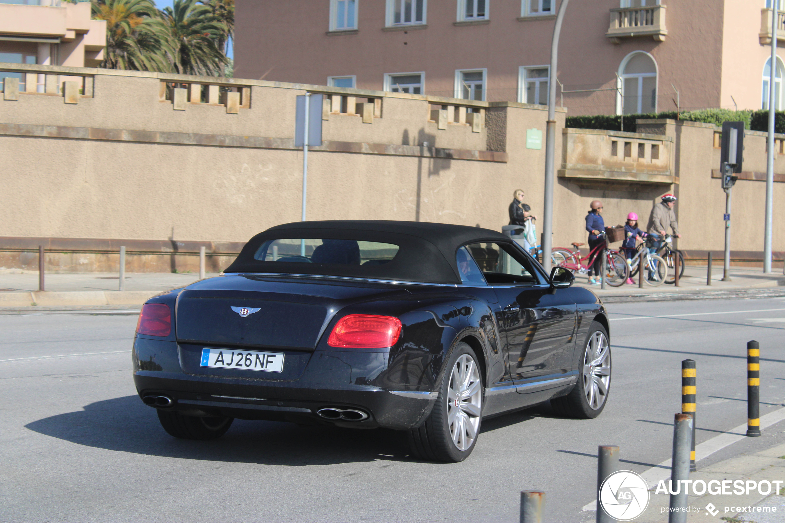 Bentley Continental GTC V8