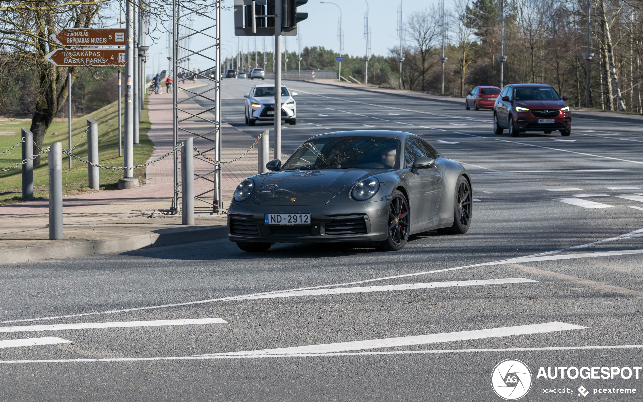 Porsche 992 Carrera 4S