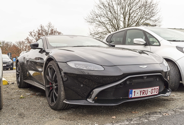 Aston Martin V8 Vantage 2018