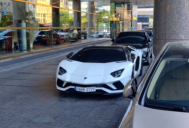 Lamborghini Aventador S LP740-4