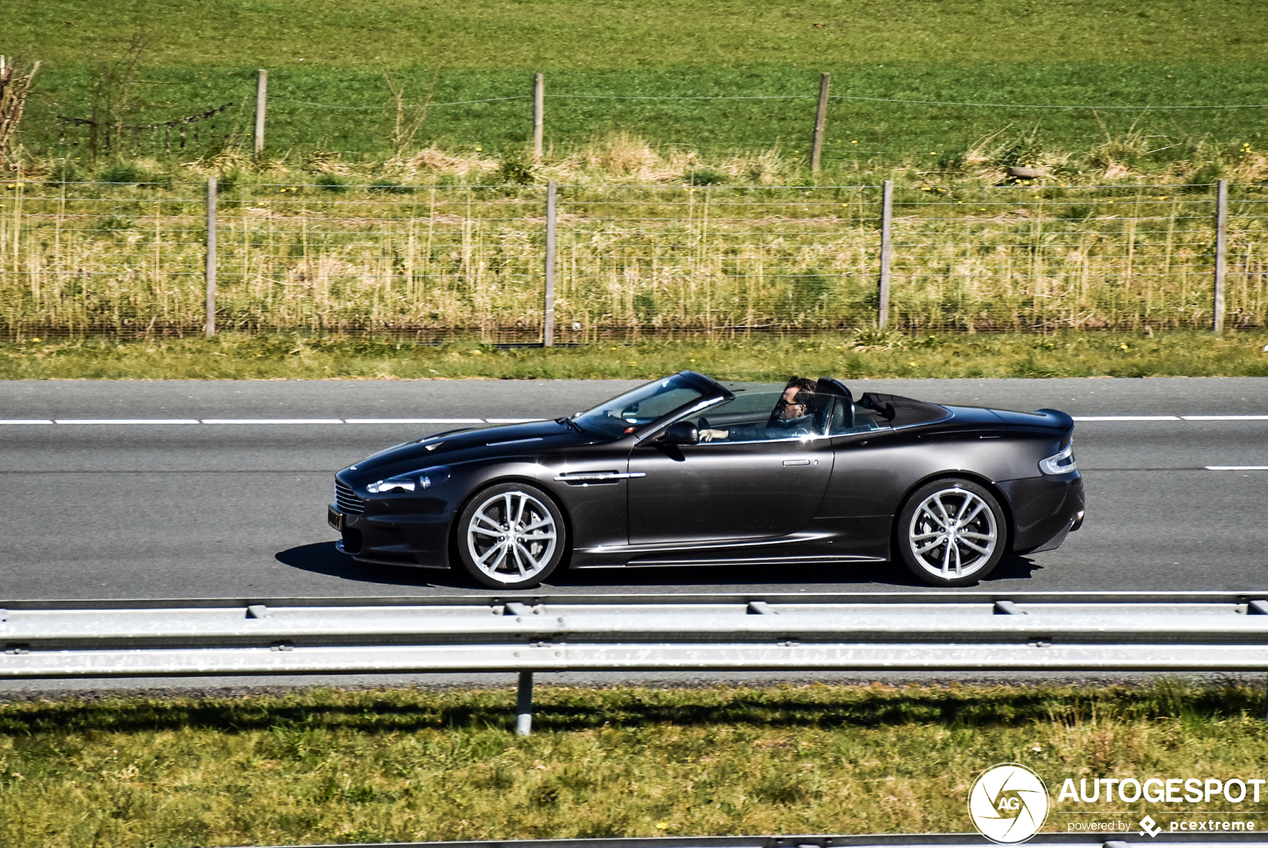 Aston Martin DBS Volante