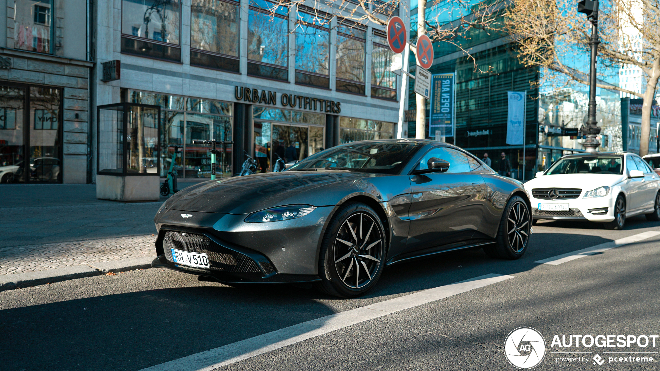 Aston Martin V8 Vantage 2018