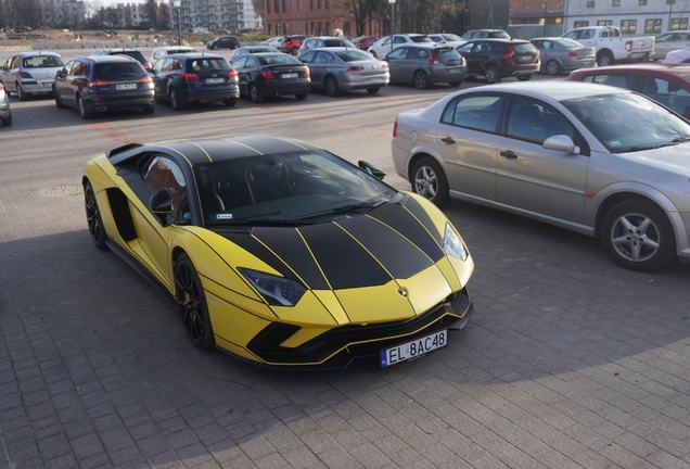 Lamborghini Aventador S LP740-4