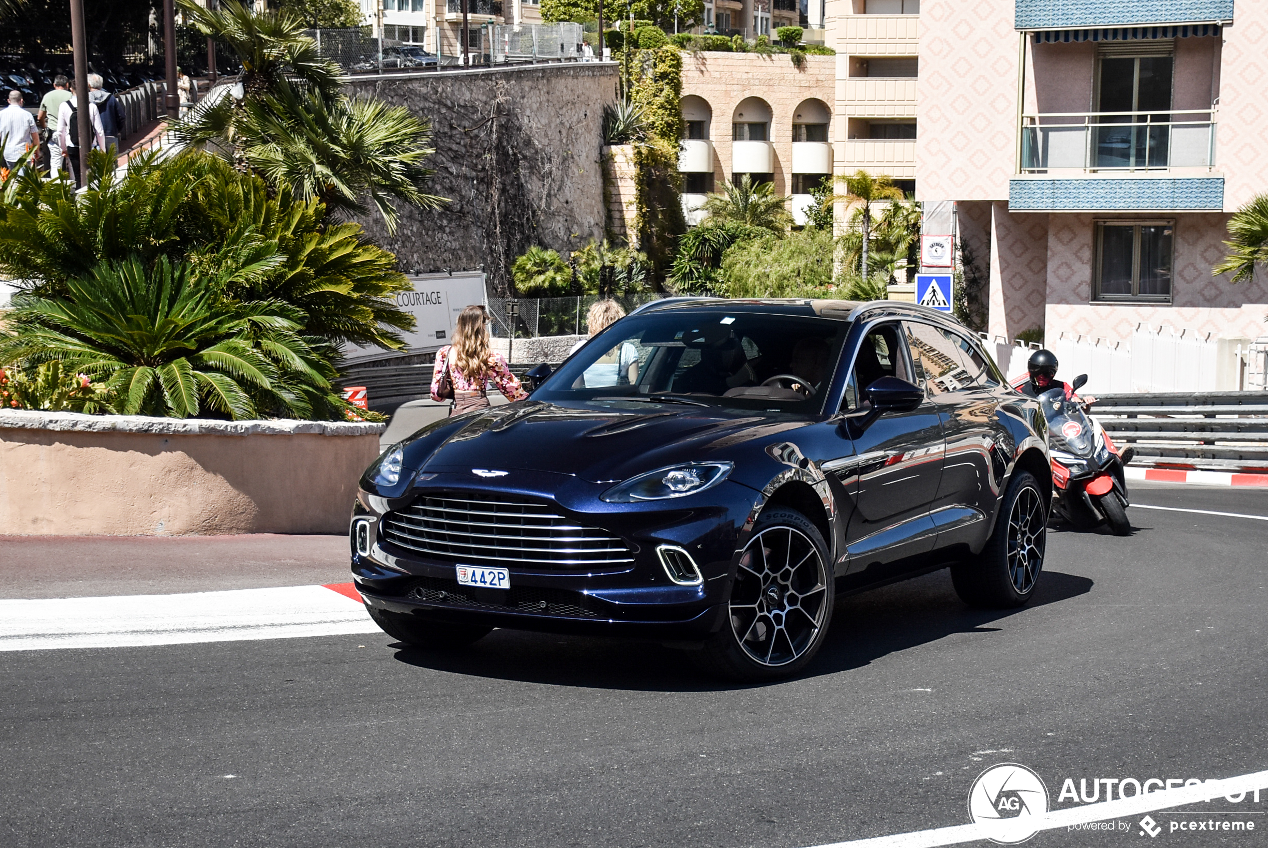 Aston Martin DBX