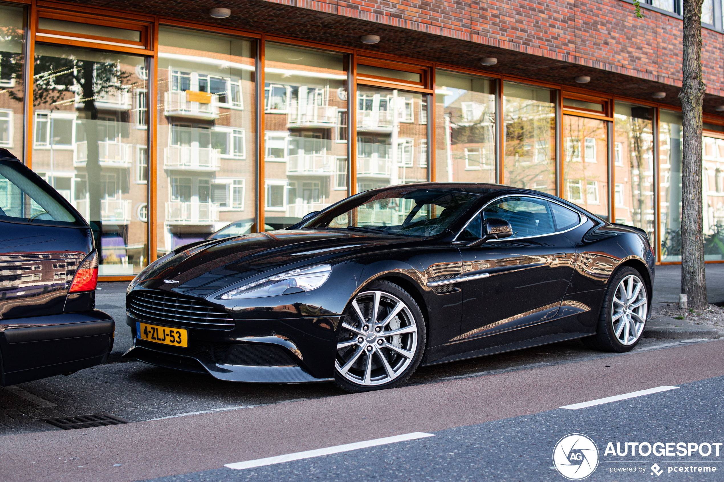 Aston Martin Vanquish 2013