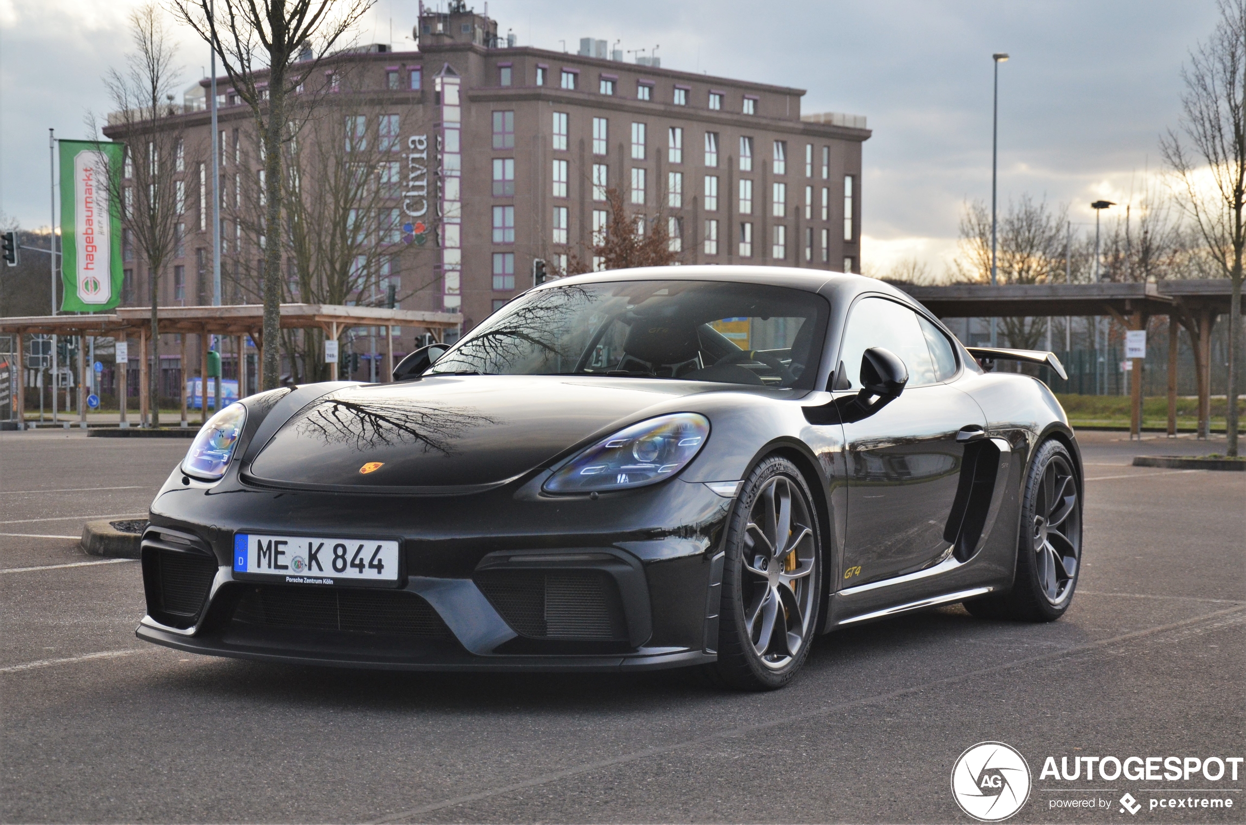 Porsche 718 Cayman GT4