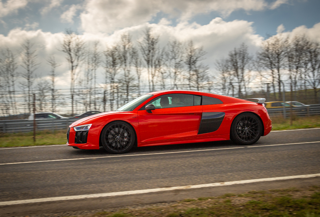 Audi R8 V10 Plus 2015